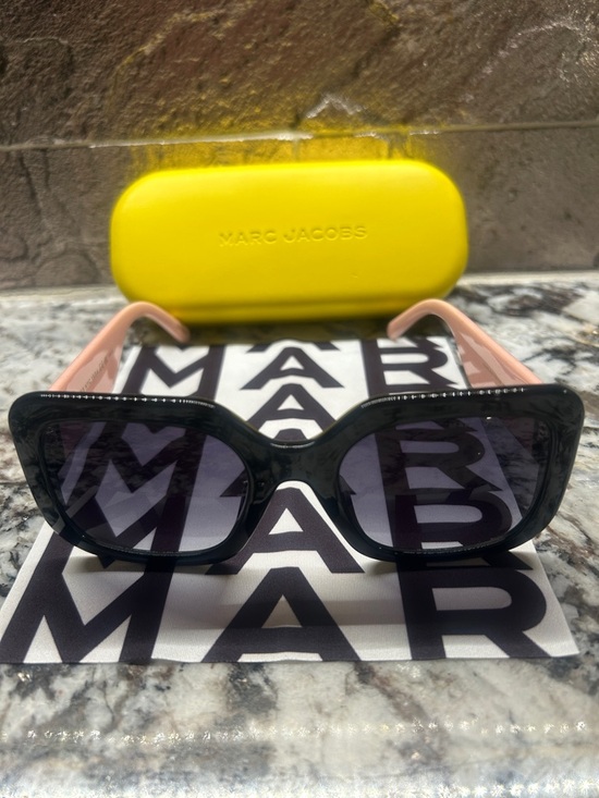 Marc Jacobs Black Front Sunglasses with Pink Temples NEW main image 9